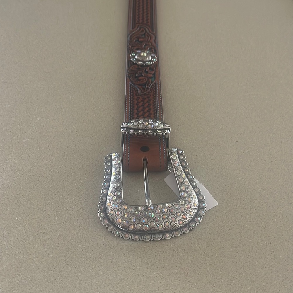 Western belts Size 30 Med Brown Bling